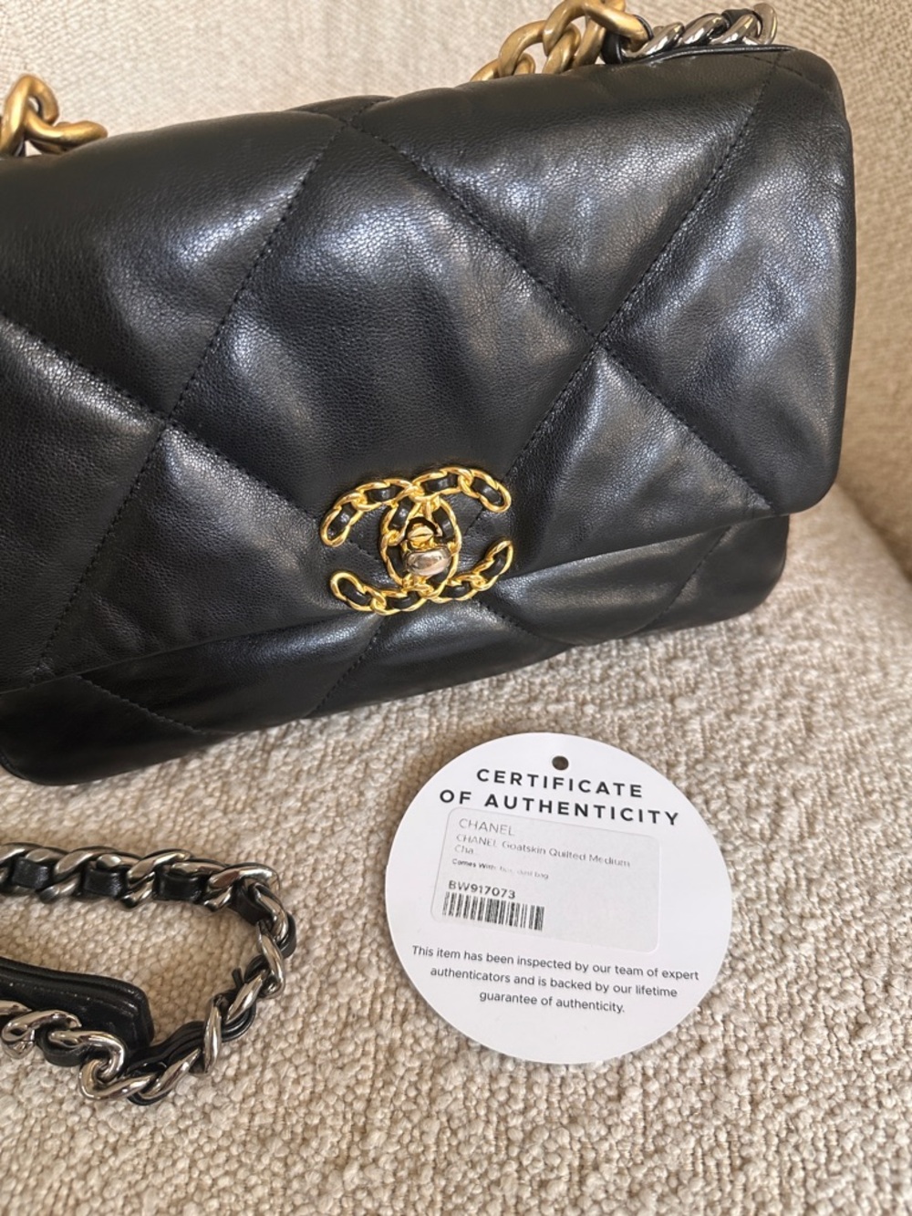 CHANEL 19 Medium Flap Black Goatskin | Excellent | Full Set | Authenticated - Picture 16 of 17
